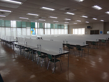 Partition in the cafeteria (May 2020, Naoetsu Plant)