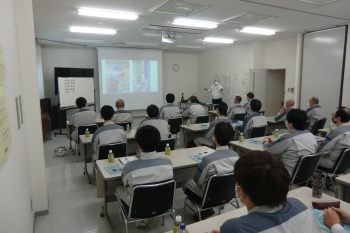 Education on full harness type fall arrest equipment(April 2022, Shin-Etsu Chemical Kashima plant)