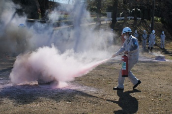 Fire extinguishing training for new employees(May 2022, Shin-Etsu Chemical Gunma Complex)