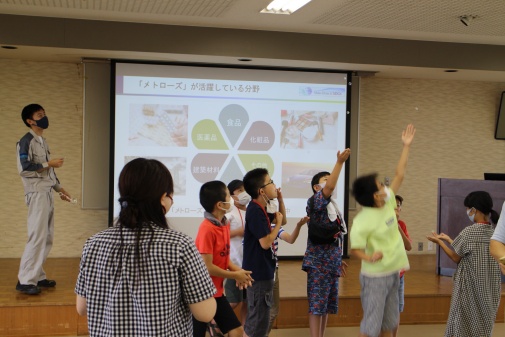 Career development for local elementary school students (Naoetsu Plant)
