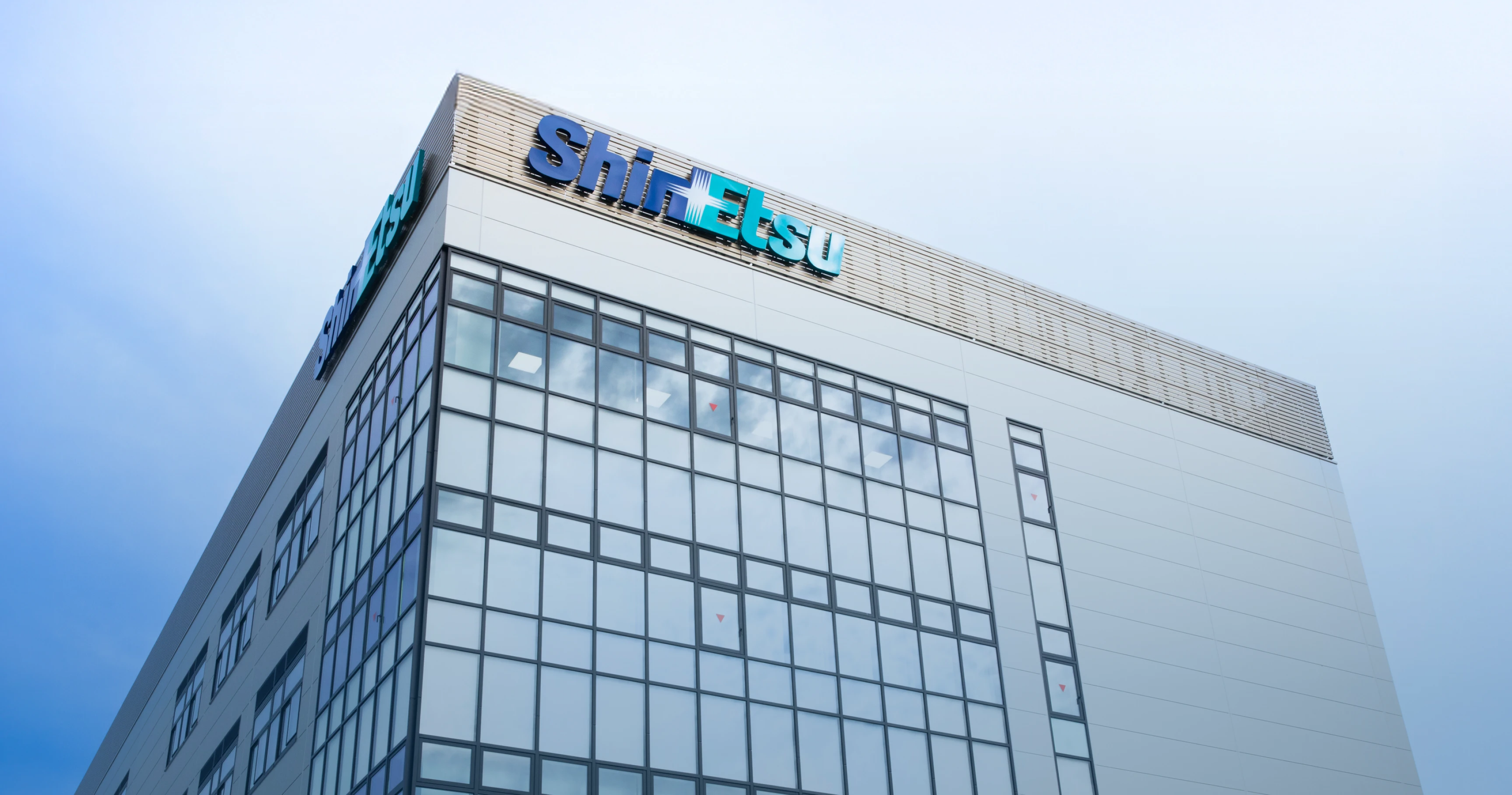 信越化学工業株式会社外観のメインビジュアル画像