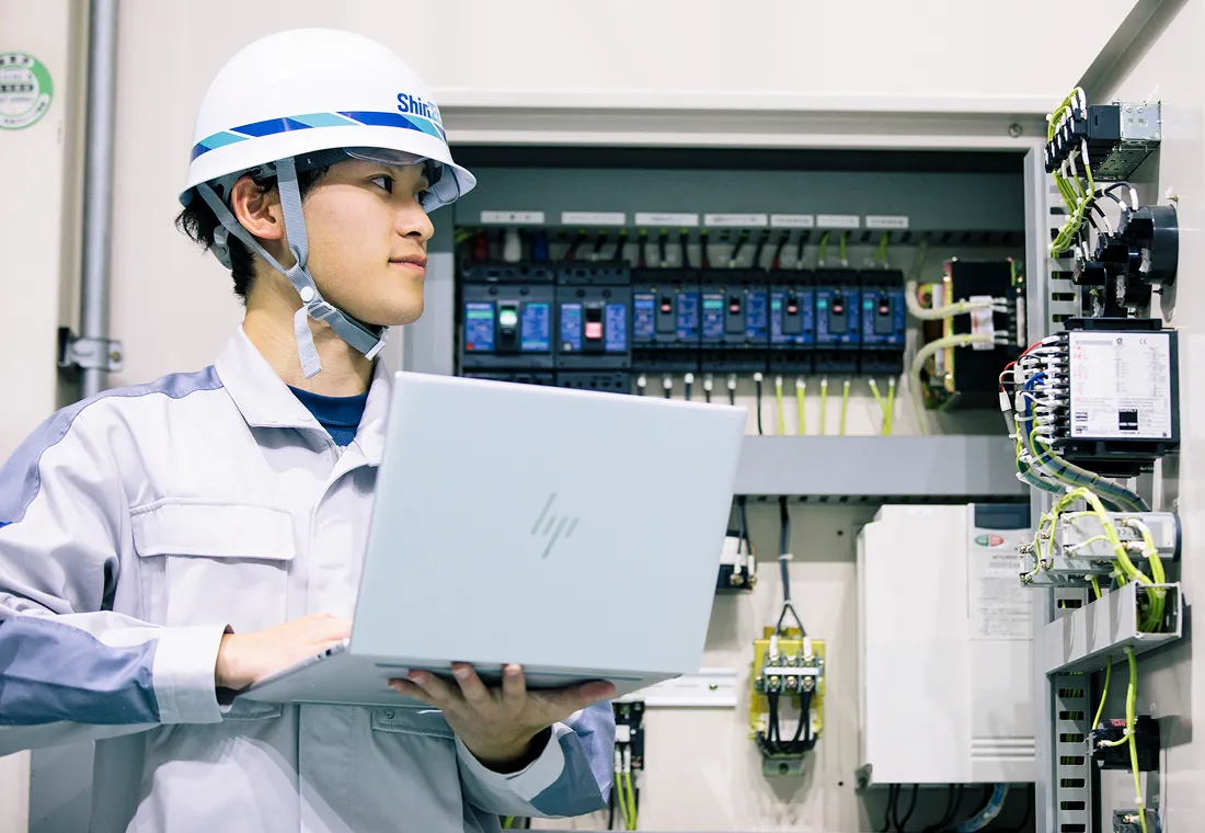 作業を行っている様子のイメージ写真