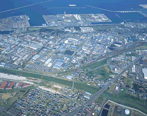 写真:上空から撮影した直江津工場